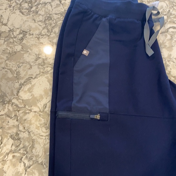 Set of small Figs - Picture 3 of 3